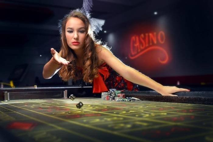 lukcy8 Live Casino ဒိုင်အစစ်ဖြင့် ဂိမ်းကစားမှု